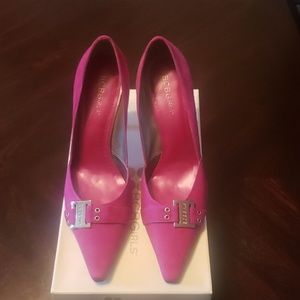 Fuscia suede pump never worn in impeccable shape